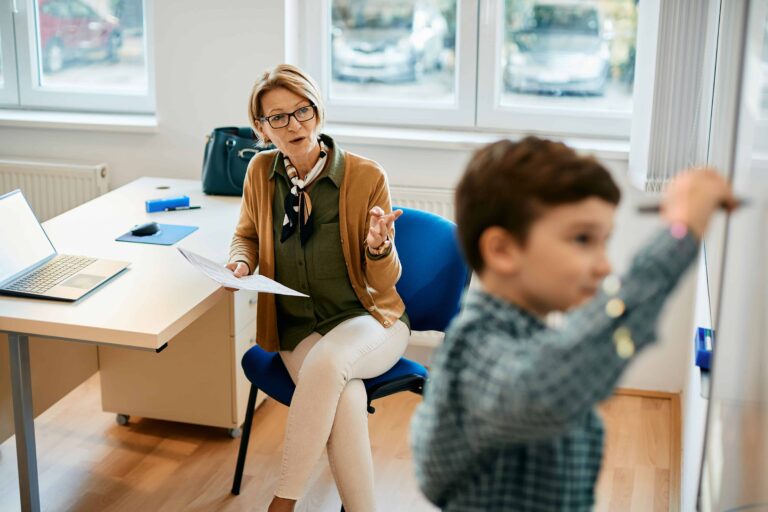 Formation gestes et postures pour les métiers de la petite enfance